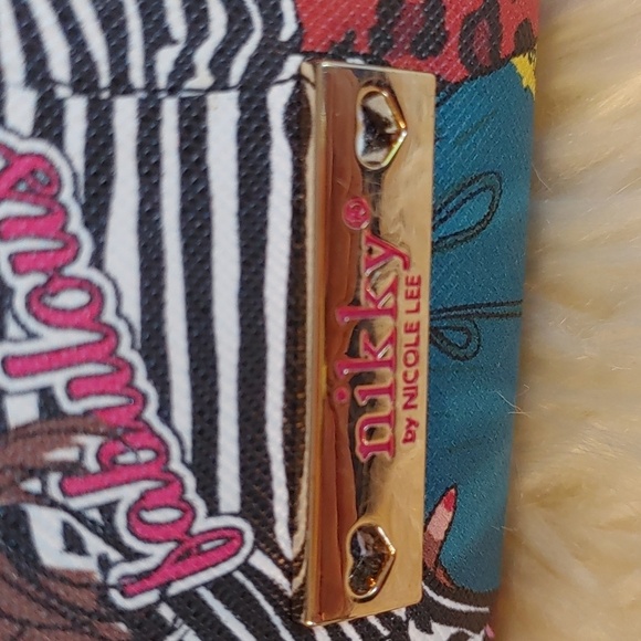 NIKKY BY NICOLE LEE COSMETIC BAG - Picture 2 of 16